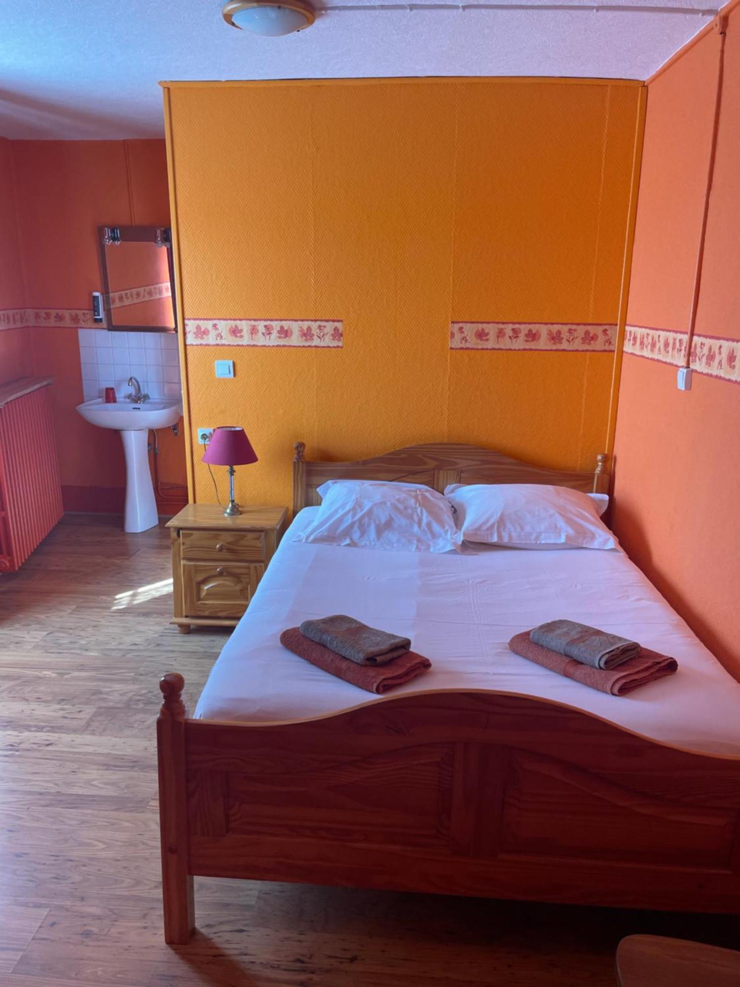 L'Hotel Du Mouton Blanc Fresne-Saint-Mames ภายนอก รูปภาพ
